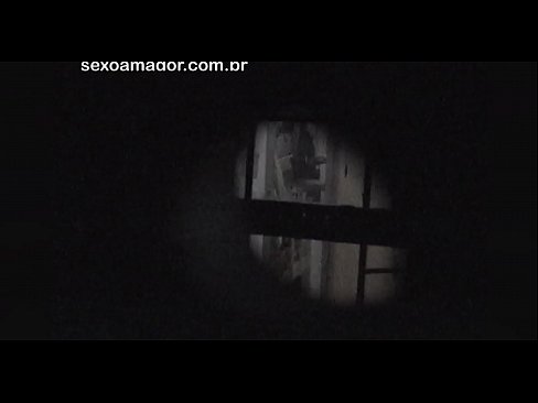❤️ Blondie blir i hemmelighet filmet av en nabolagsvoyeur gjemt bak hule murstein ️❌ Analporno hos oss ☑