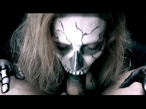 ❤️ Demon jente suger kuk med sin svarte munn og svelger cum. ️❌ Analporno hos oss ☑